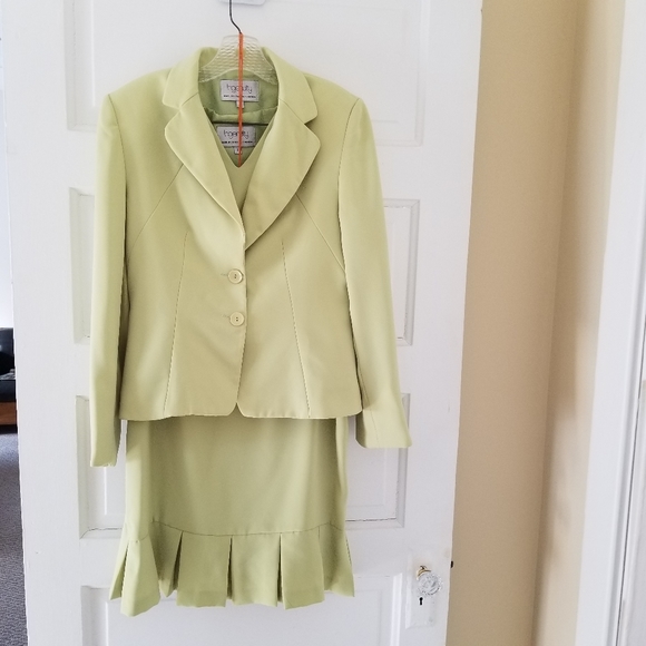 Three piece chartreuse suit - Picture 8 of 8